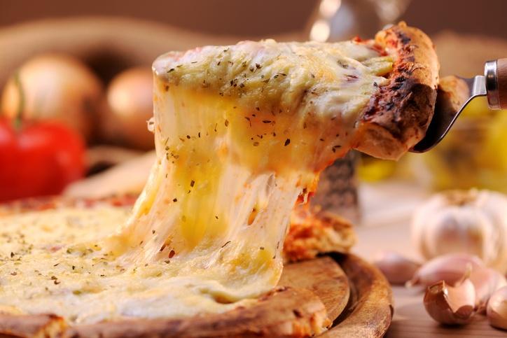 Dobry ser jako podstawa prawdziwej włoskiej pizzy
